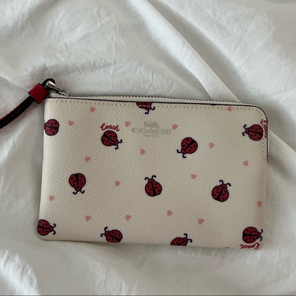 **** Authentic Coach Wristlet ****